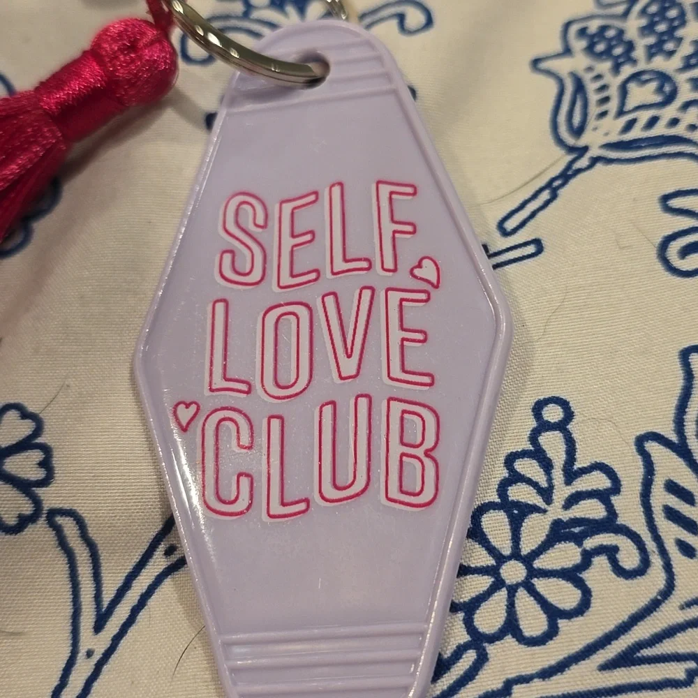❤️10/$13 New self love club keychain